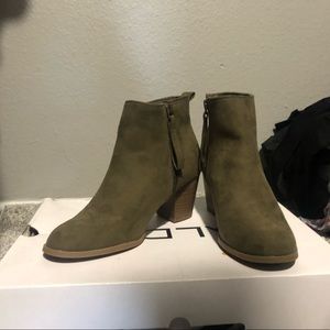 Old navy boots size 7